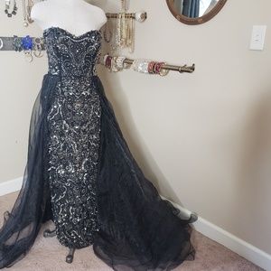 Pageant, Prom, Homecoming, evening gown with train